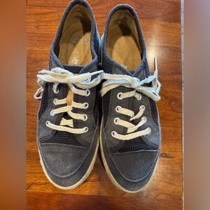 Clarks Women’s Black Azella Prosper espadrille mesh sneakers 
Size 7